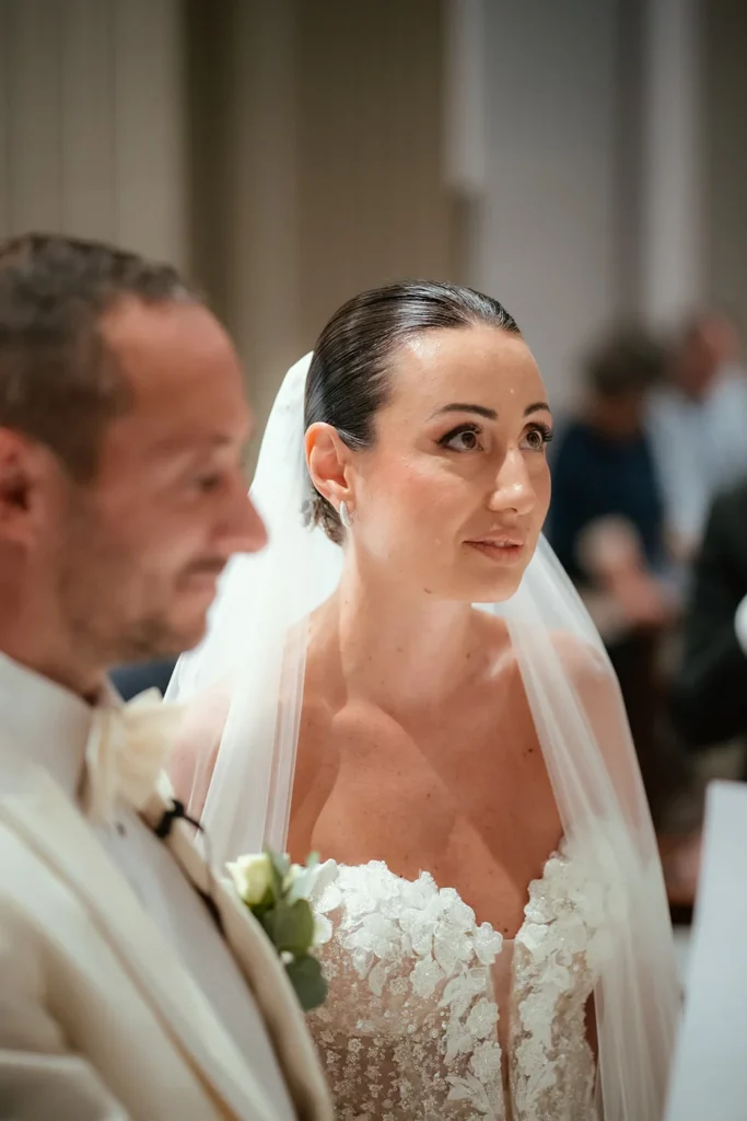 Lo sguardo della sposa durante la cerimonia