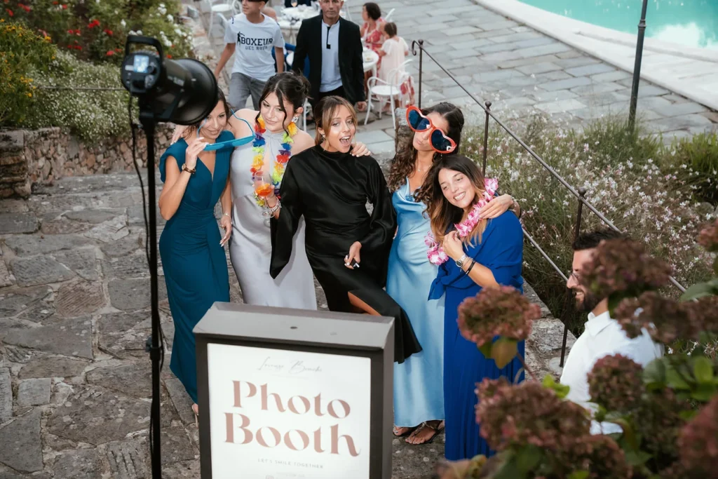Il photo booth degli invitati in giardino