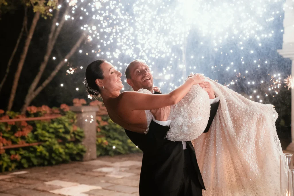 Il casqué degli sposi tra le fontane luminose