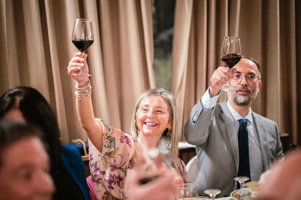 Il brindisi degli invitati